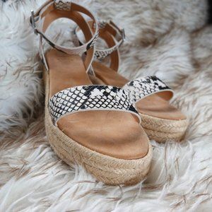 INC International Concepts Womens Valetta, Black/White Snakeskin Sandal